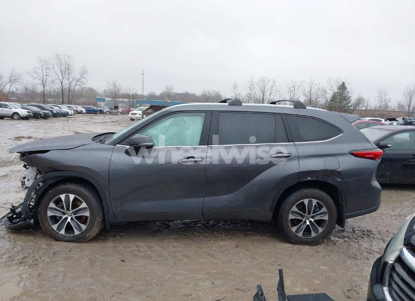 Photo 14 of 2022 Toyota Highlander XLE (VIN 5TDGZRBH4NS251555)