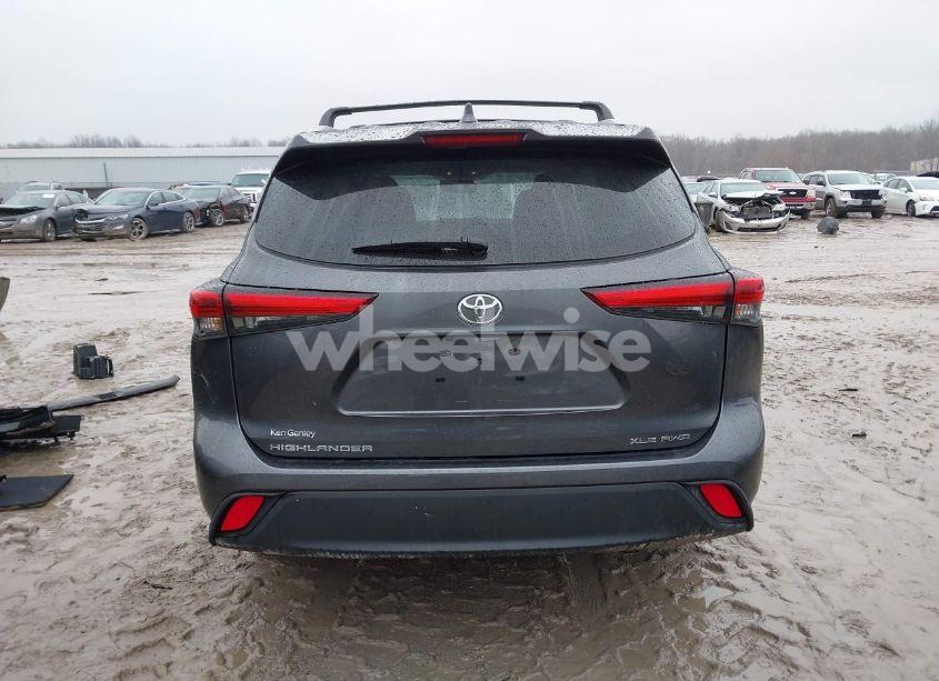 Photo 16 of 2022 Toyota Highlander XLE (VIN 5TDGZRBH4NS251555)