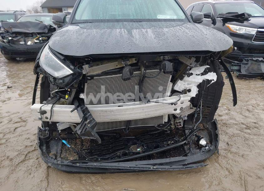 Photo 6 of 2022 Toyota Highlander XLE (VIN 5TDGZRBH4NS251555)