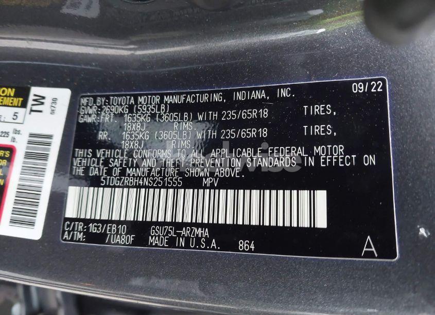 Photo 9 of 2022 Toyota Highlander XLE (VIN 5TDGZRBH4NS251555)