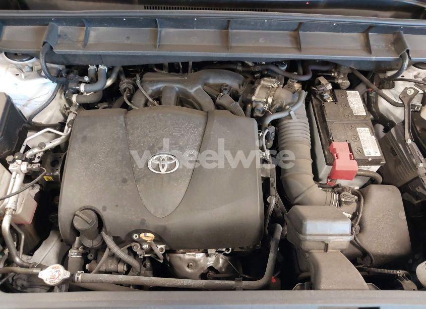 Photo 10 of 2022 Toyota Highlander XLE (VIN 5TDGZRBH4NS256609)