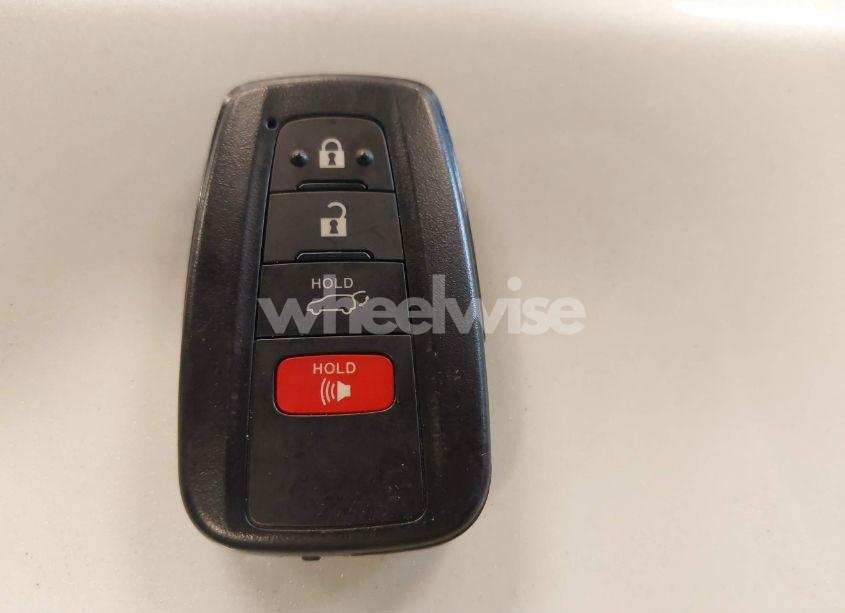 Photo 11 of 2022 Toyota Highlander XLE (VIN 5TDGZRBH4NS256609)