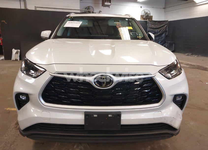 Photo 12 of 2022 Toyota Highlander XLE (VIN 5TDGZRBH4NS256609)