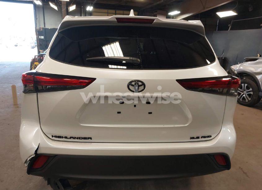 Photo 16 of 2022 Toyota Highlander XLE (VIN 5TDGZRBH4NS256609)
