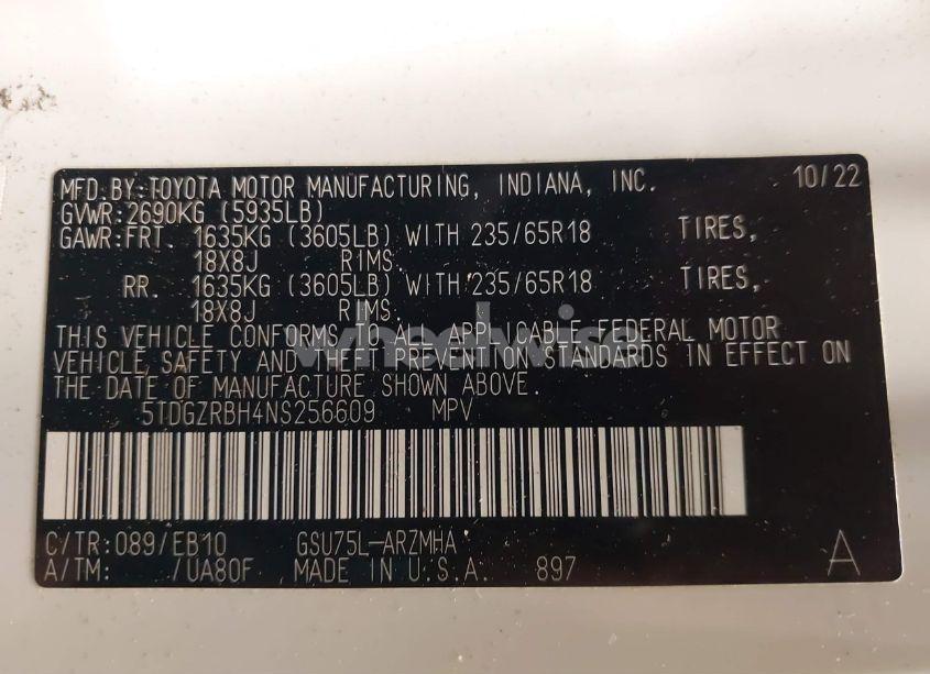 Photo 9 of 2022 Toyota Highlander XLE (VIN 5TDGZRBH4NS256609)