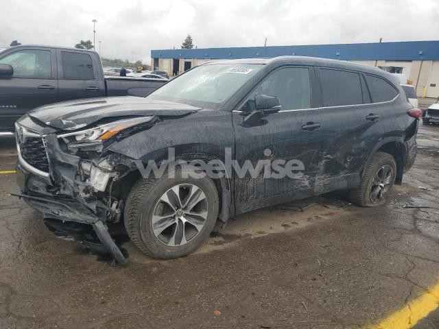 Photo 10 of 2020 TOYOTA HIGHLANDER XLE (VIN 5TDGZRBH5LS500135)
