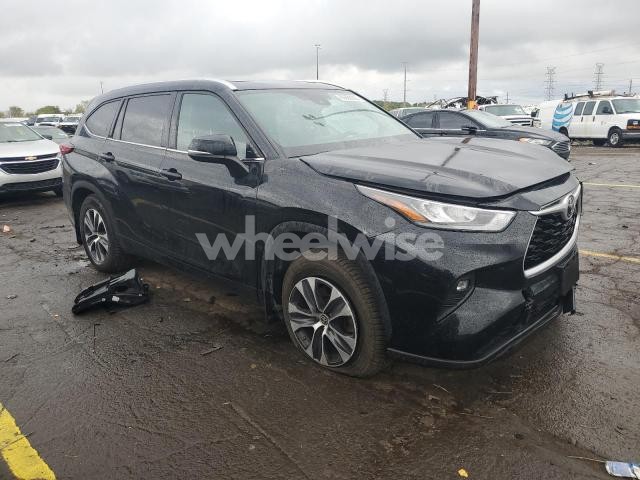 Photo 3 of 2020 TOYOTA HIGHLANDER XLE (VIN 5TDGZRBH5LS500135)