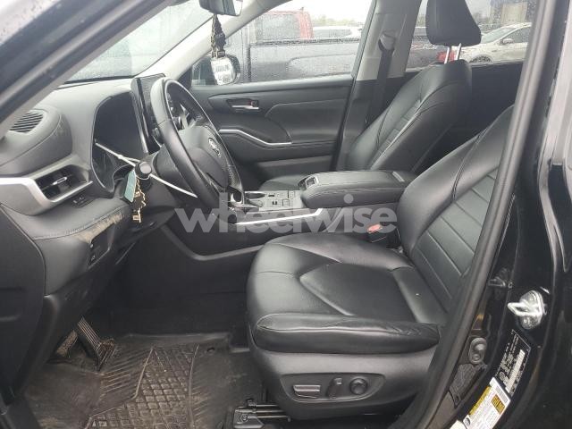 Photo 4 of 2020 TOYOTA HIGHLANDER XLE (VIN 5TDGZRBH5LS500135)