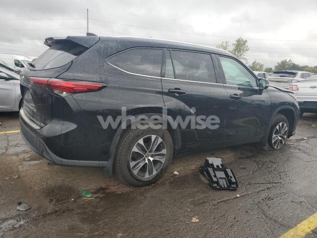 Photo 5 of 2020 TOYOTA HIGHLANDER XLE (VIN 5TDGZRBH5LS500135)