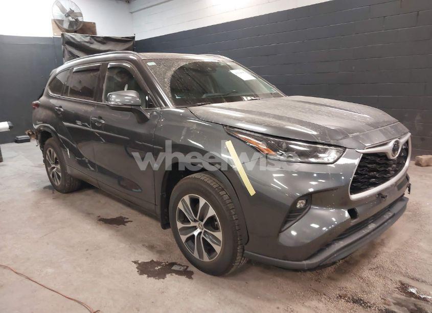 2021 Toyota Highlander XLE (VIN 5TDGZRBH5MS062976) main photo