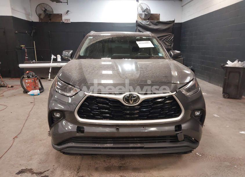 Photo 12 of 2021 Toyota Highlander XLE (VIN 5TDGZRBH5MS062976)