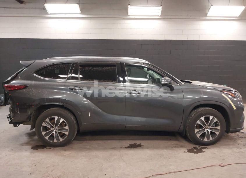 Photo 13 of 2021 Toyota Highlander XLE (VIN 5TDGZRBH5MS062976)