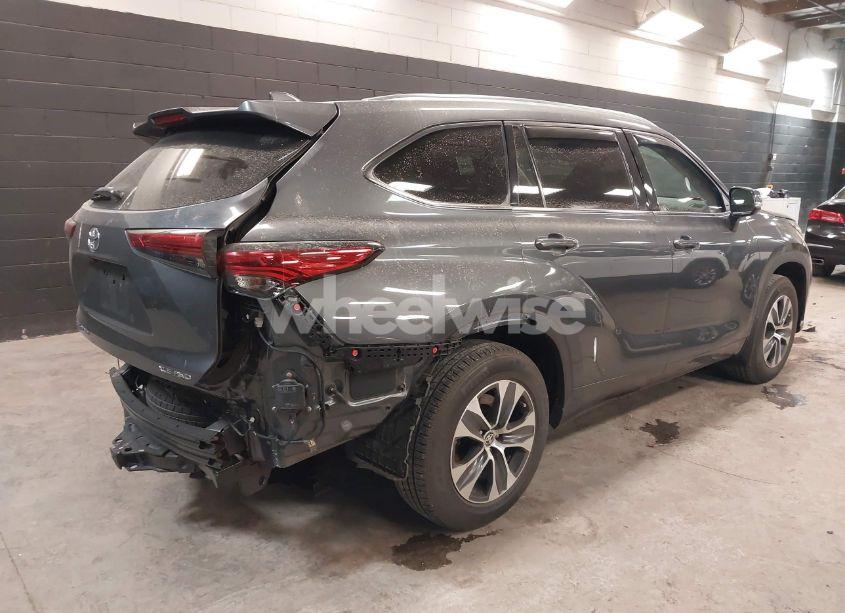 Photo 4 of 2021 Toyota Highlander XLE (VIN 5TDGZRBH5MS062976)