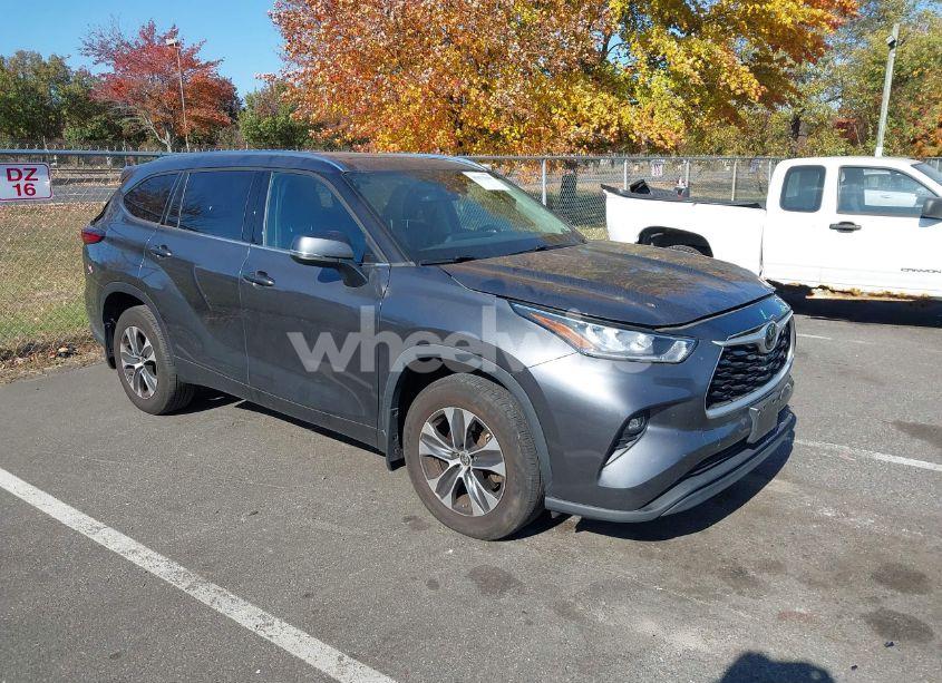 2020 Toyota Highlander XLE (VIN 5TDGZRBH6LS010111) main photo