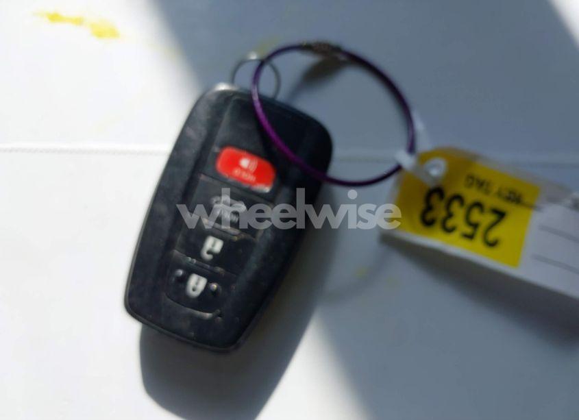 Photo 11 of 2020 Toyota Highlander XLE (VIN 5TDGZRBH6LS010111)