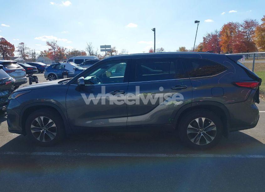 Photo 14 of 2020 Toyota Highlander XLE (VIN 5TDGZRBH6LS010111)