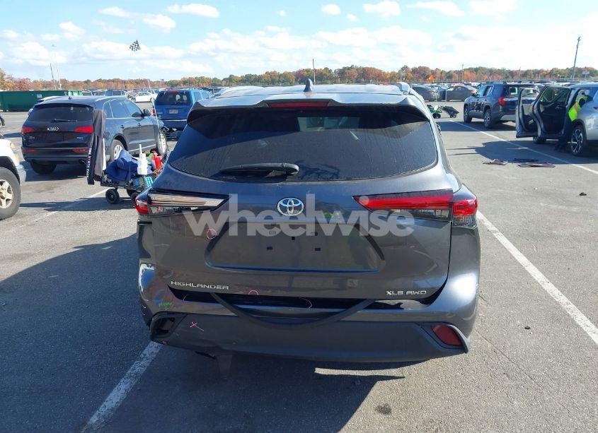 Photo 16 of 2020 Toyota Highlander XLE (VIN 5TDGZRBH6LS010111)