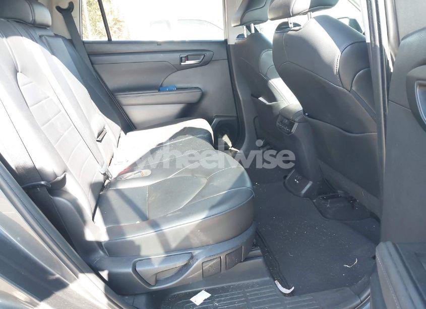 Photo 8 of 2020 Toyota Highlander XLE (VIN 5TDGZRBH6LS010111)