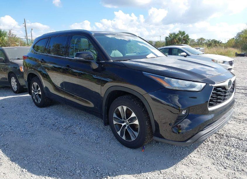 2020 Toyota Highlander XLE (VIN 5TDGZRBH6LS026387) main photo
