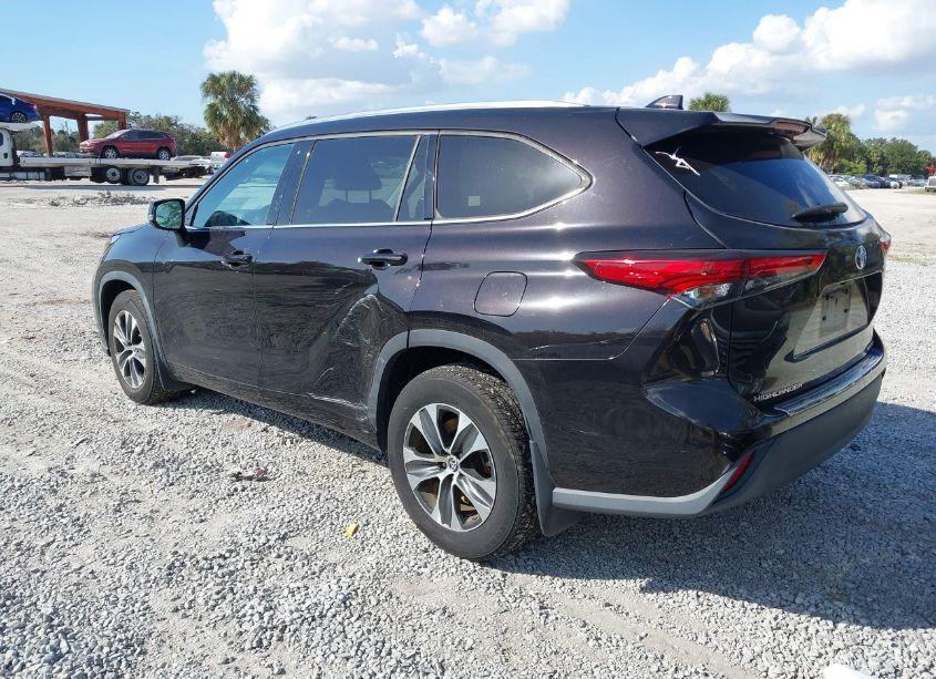 Photo 3 of 2020 Toyota Highlander XLE (VIN 5TDGZRBH6LS026387)