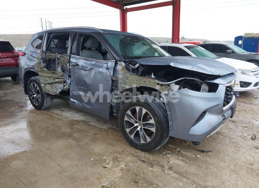 2020 Toyota Highlander XLE (VIN 5TDGZRBH6LS032514) main photo