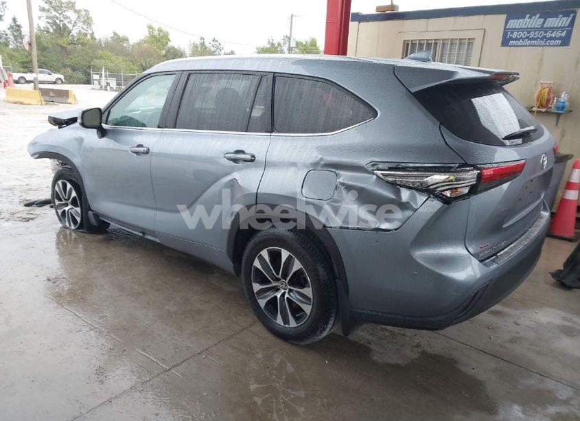 Photo 3 of 2020 Toyota Highlander XLE (VIN 5TDGZRBH6LS032514)