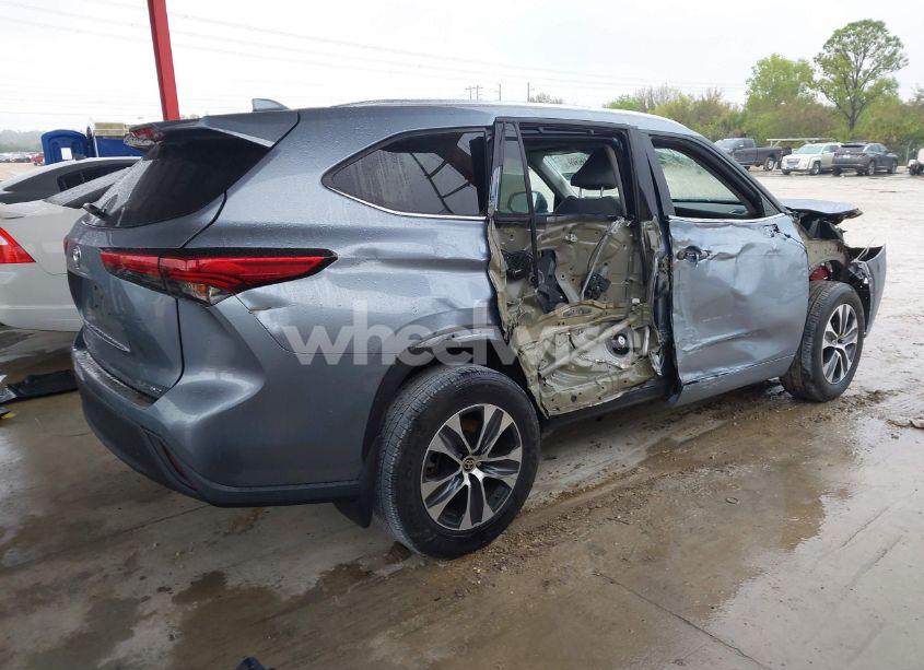 Photo 4 of 2020 Toyota Highlander XLE (VIN 5TDGZRBH6LS032514)