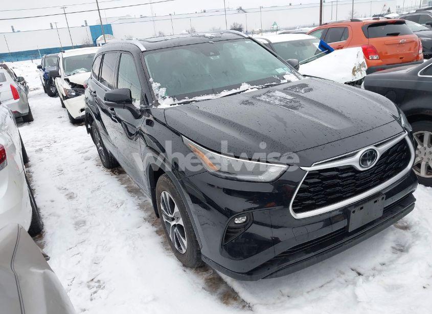 2021 Toyota Highlander XLE (VIN 5TDGZRBH6MS056829) main photo