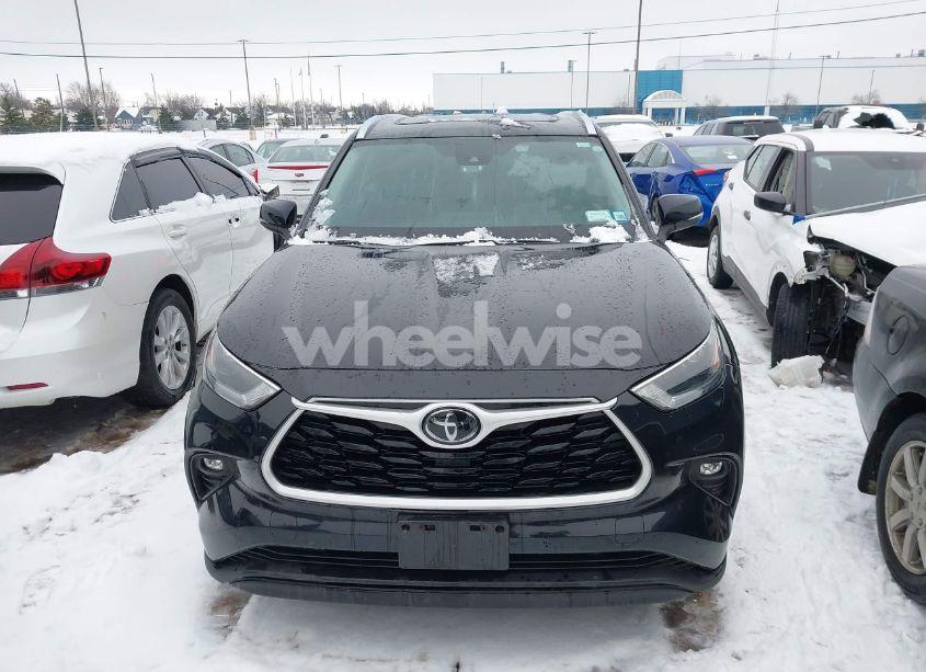 Photo 12 of 2021 Toyota Highlander XLE (VIN 5TDGZRBH6MS056829)