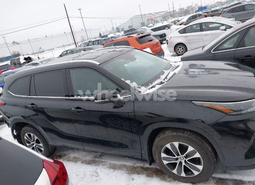 Photo 13 of 2021 Toyota Highlander XLE (VIN 5TDGZRBH6MS056829)