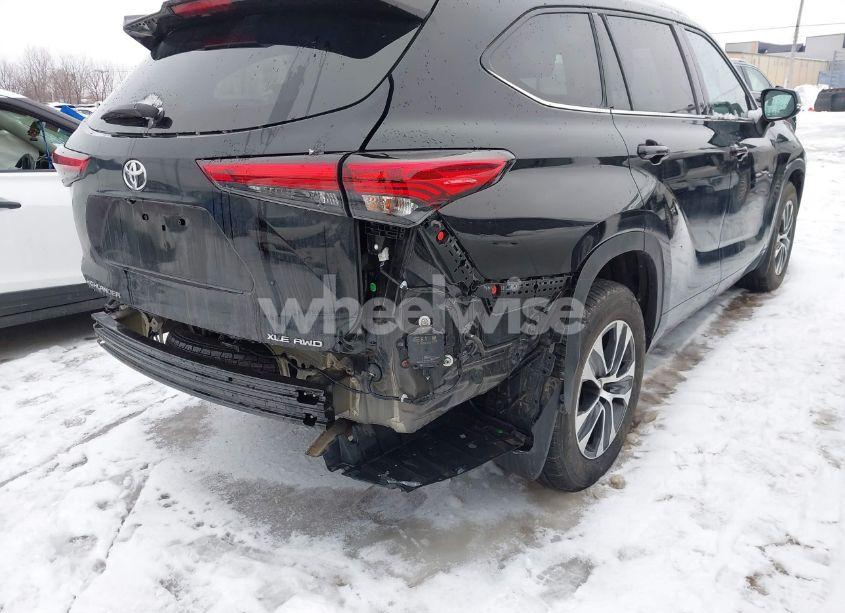 Photo 6 of 2021 Toyota Highlander XLE (VIN 5TDGZRBH6MS056829)