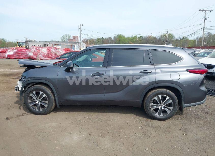 Photo 14 of 2021 Toyota Highlander XLE (VIN 5TDGZRBH6MS075994)