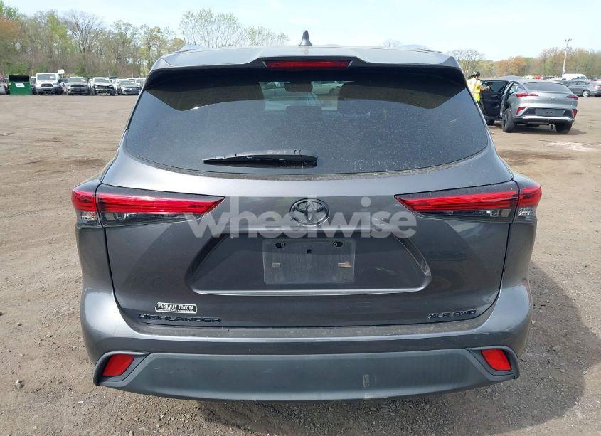 Photo 16 of 2021 Toyota Highlander XLE (VIN 5TDGZRBH6MS075994)