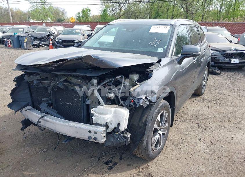 Photo 6 of 2021 Toyota Highlander XLE (VIN 5TDGZRBH6MS075994)