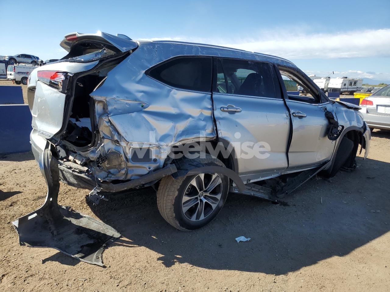 Photo 3 of 2021 TOYOTA HIGHLANDER XLE (VIN 5TDGZRBH6MS122425)