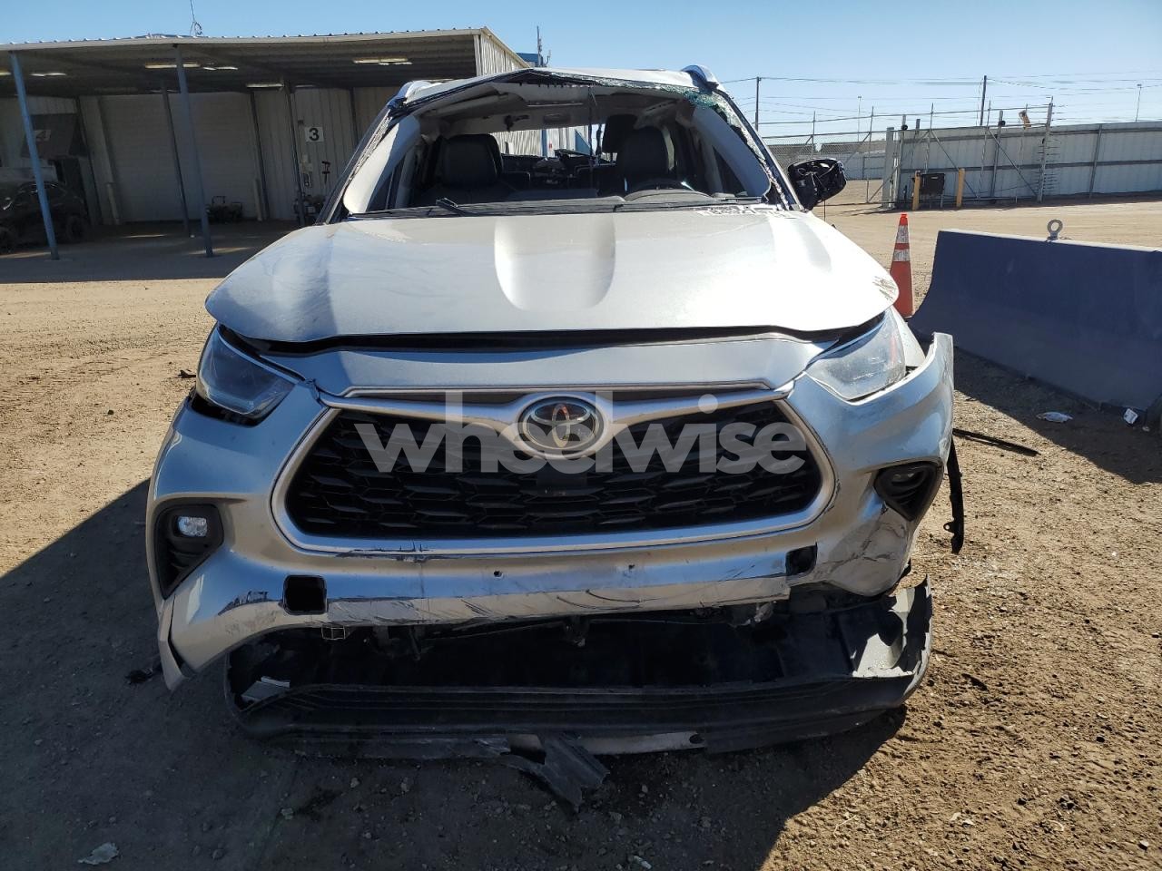 Photo 5 of 2021 TOYOTA HIGHLANDER XLE (VIN 5TDGZRBH6MS122425)