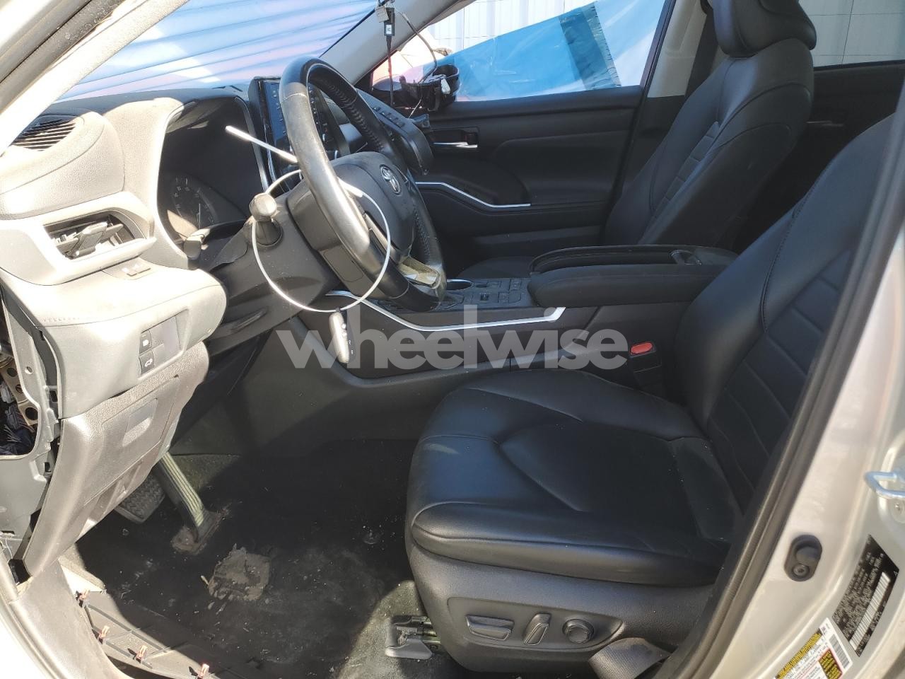 Photo 7 of 2021 TOYOTA HIGHLANDER XLE (VIN 5TDGZRBH6MS122425)