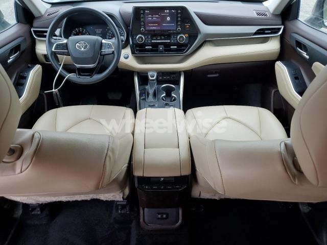 Photo 12 of 2021 TOYOTA HIGHLANDER XLE (VIN 5TDGZRBH6MS131478)