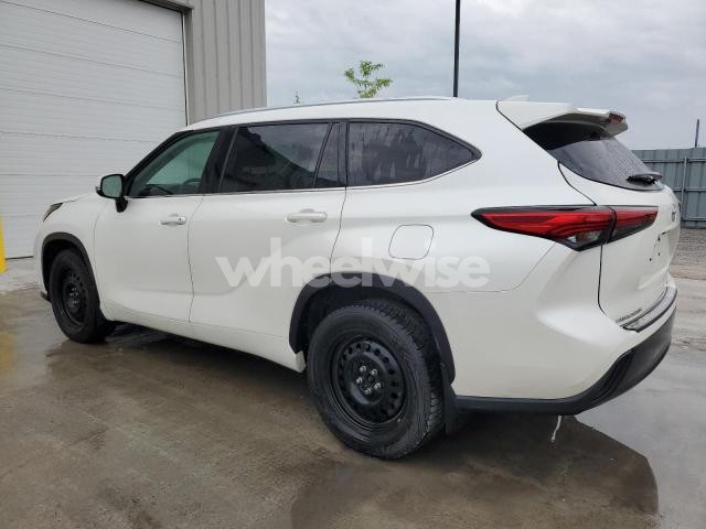 Photo 3 of 2021 TOYOTA HIGHLANDER XLE (VIN 5TDGZRBH6MS131478)