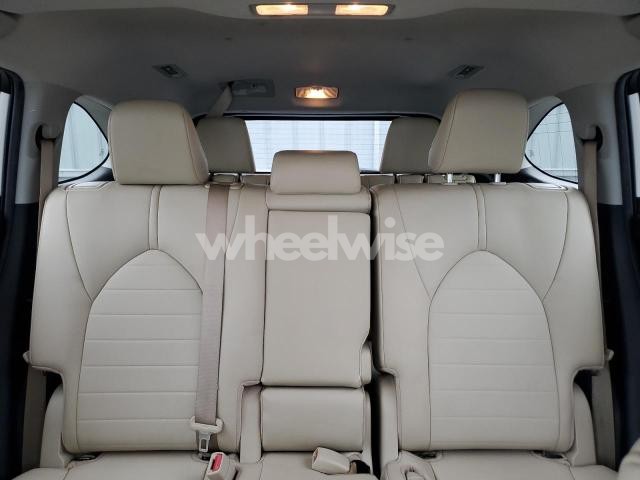 Photo 5 of 2021 TOYOTA HIGHLANDER XLE (VIN 5TDGZRBH6MS131478)