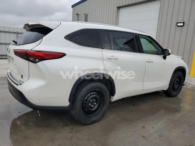 Photo 8 of 2021 TOYOTA HIGHLANDER XLE (VIN 5TDGZRBH6MS131478)