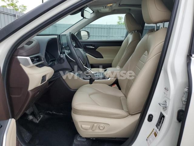 Photo 9 of 2021 TOYOTA HIGHLANDER XLE (VIN 5TDGZRBH6MS131478)