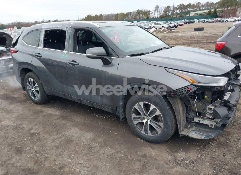 2021 Toyota Highlander XLE (VIN 5TDGZRBH6MS133358) main photo