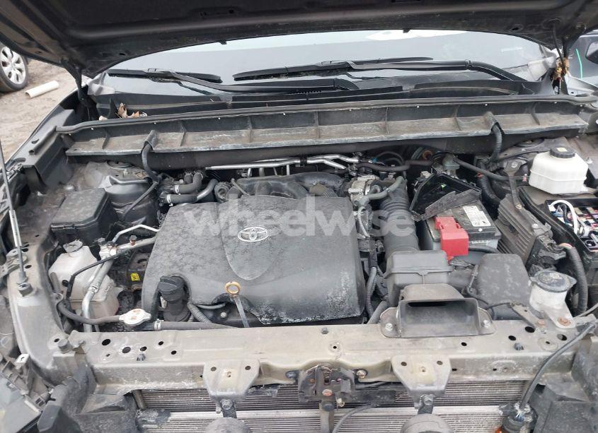 Photo 10 of 2021 Toyota Highlander XLE (VIN 5TDGZRBH6MS133358)