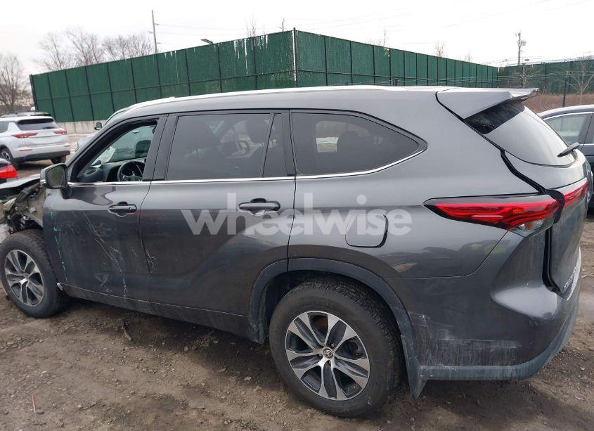 Photo 14 of 2021 Toyota Highlander XLE (VIN 5TDGZRBH6MS133358)