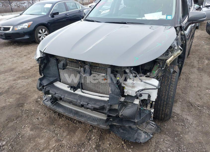 Photo 6 of 2021 Toyota Highlander XLE (VIN 5TDGZRBH6MS133358)