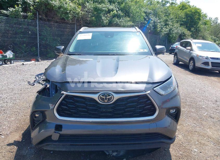 Photo 13 of 2022 Toyota Highlander XLE (VIN 5TDGZRBH6NS573548)