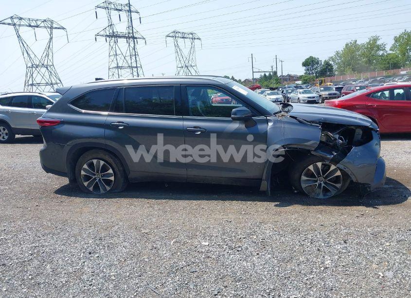 Photo 14 of 2022 Toyota Highlander XLE (VIN 5TDGZRBH6NS573548)