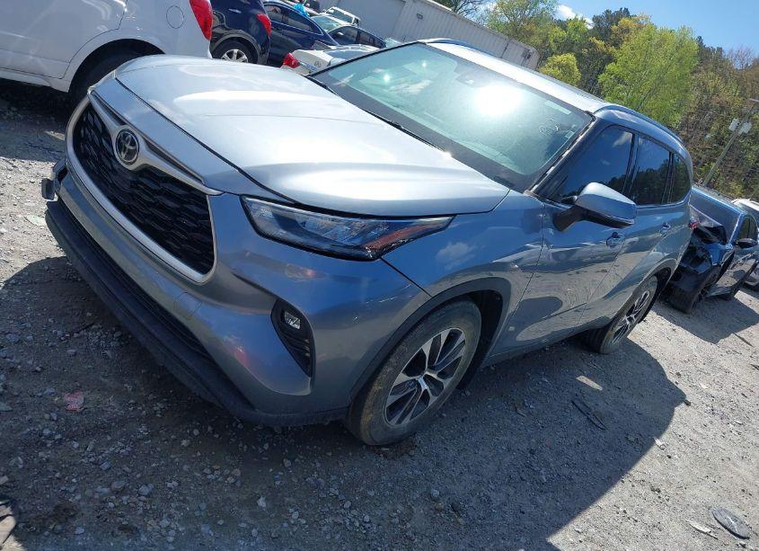 Photo 2 of 2020 Toyota Highlander XLE (VIN 5TDGZRBH7LS044588)