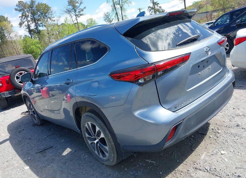 Photo 3 of 2020 Toyota Highlander XLE (VIN 5TDGZRBH7LS044588)